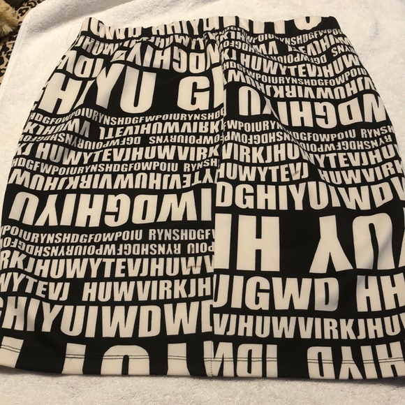 Slightly used skirt - Picture 2 of 3